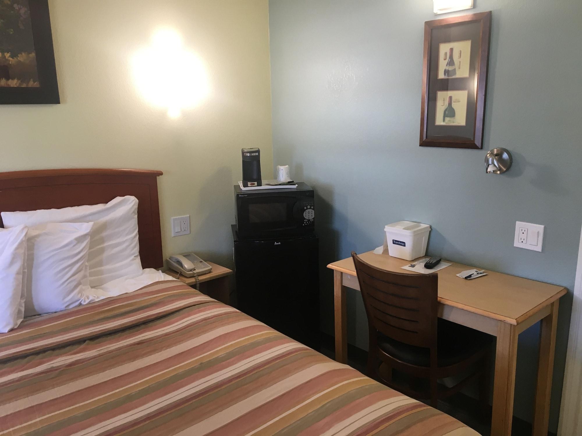 Travelodge By Wyndham Fairfield/Napa Valley Exterior photo