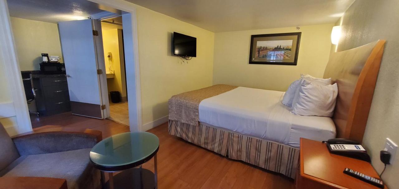Travelodge By Wyndham Fairfield/Napa Valley Exterior photo